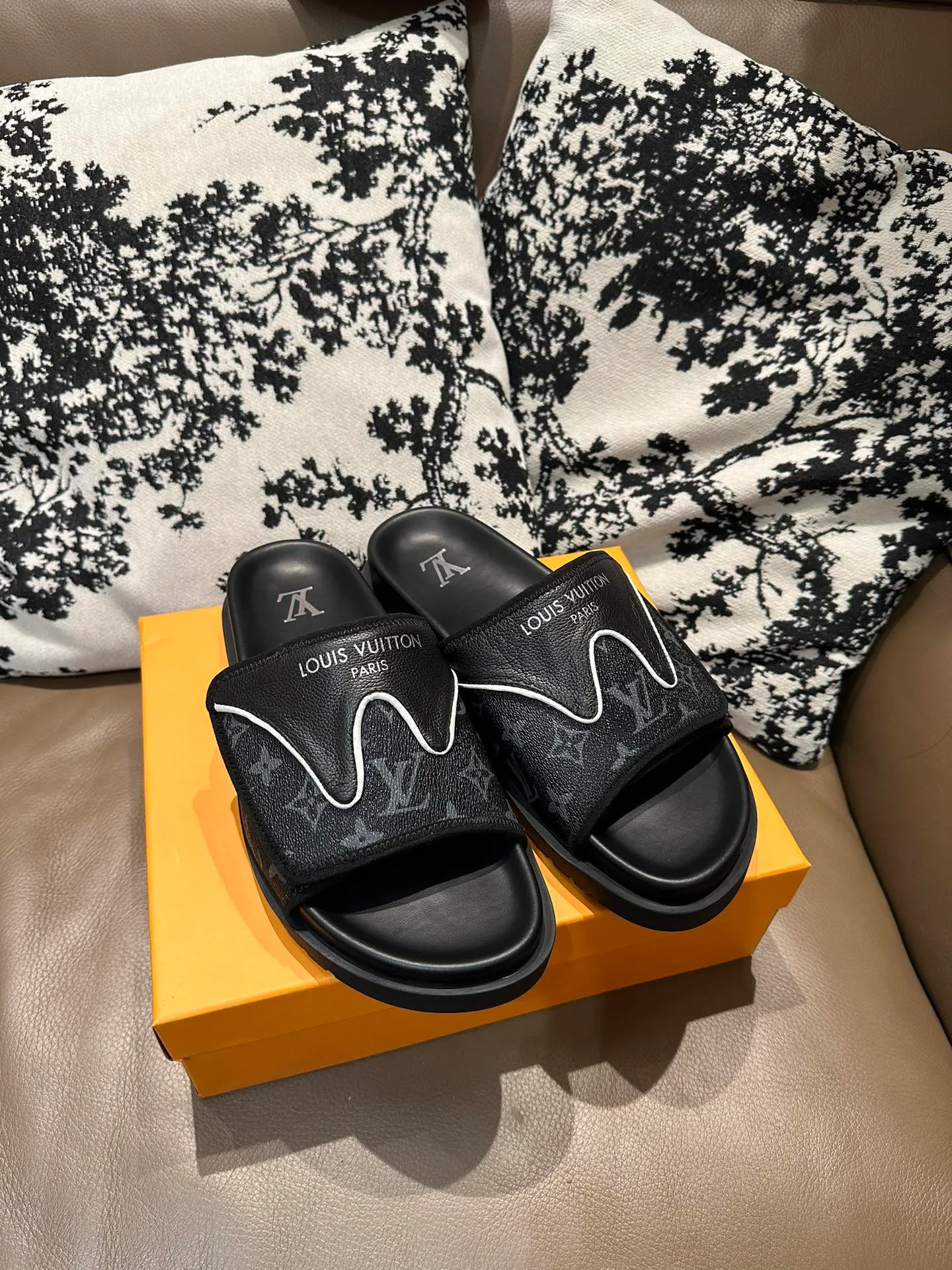 Men's shoes💰340💰 LV Velcro new style, cowhide surface, sheepskin lining, size 36-46
